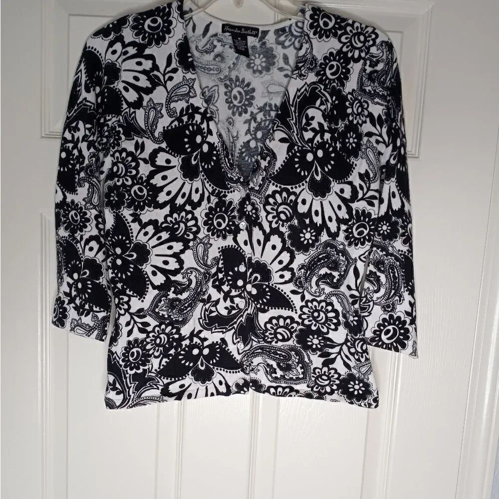 AlexandraBartlett M WhiteBlack FloralPrint ButtonUp 3/4Sleeve Women's Sweater